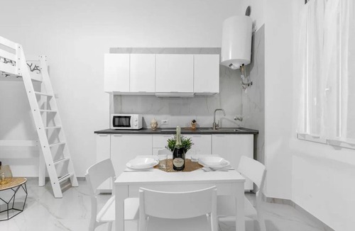 Rottole Apartment | ARQ16 [Cathedral-Loreto] Central Modern