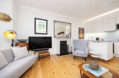 Hove Apartment | Arty Character Apartment | Steps from the Seafront - Pass the Keys