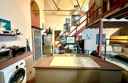 St. George's Apartment | Arty Infused Loft With ac Near Emirates Stadium
