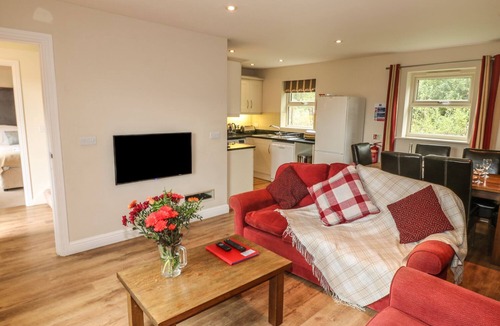 Ashover Cottage | ASHOVER, pet friendly, with a garden in Two Dales