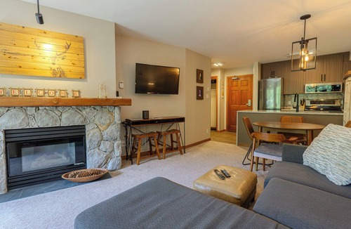 Whistler Condo | Aspen #545 Prime Ski-in Ski-out Location! Top Floor Unit, Pool, Hot tubs, BBQ