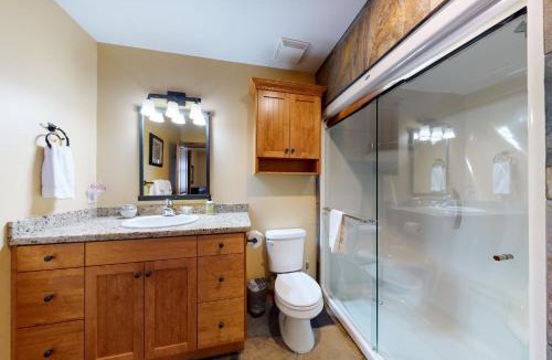 Big White Ski Resort Apartment | Aspens 4406
