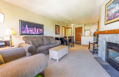 Upper Village Condo | Aspens #563 Prime Ski-in Ski-out Location! Top Floor Unit, Pool, Hot tubs, BBQ
