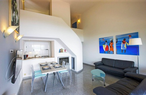 Susello Apartment | Attractive 4½-room apartment with 3 balconies, pool and dream view