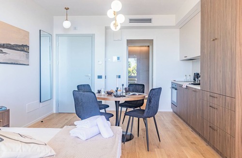 Como Apartment | Aurora Apartment by Rent All Como