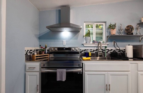 Holly House | Authentic ATX Family Retreat ❤️2 Side-by-Side Homes | Walk to Lake & East 6th St