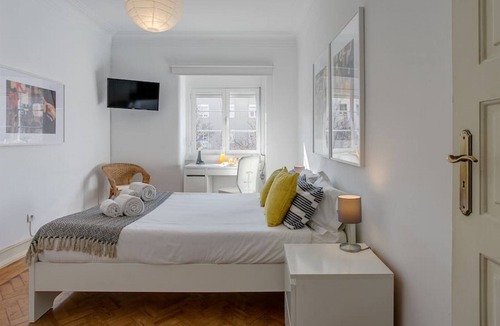 Sao Joao de Deus Apartment | Av. Madrid - 1º Direito · Family Tailor Made Flat in Areeiro