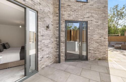 Barnhill Apartment | Awesome Wembley Apartment Sleeps 11
