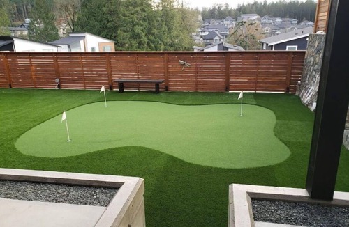 Langford House | Bachelor's Green Oasis: With Putting Green