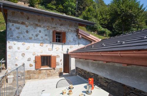 Intragna House | Baita Michele con Terrazzo e bellissima Vista Lago x 4 Persone