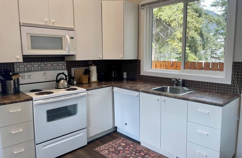 Banff House | Banff 2 Bedroom 2 bathroom house with privatehot tub