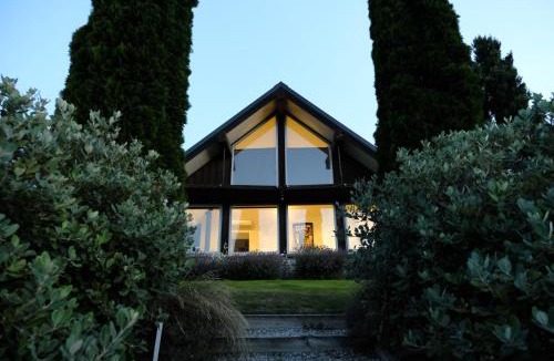 Lowburn House | Bannock Brae Vineyard Cottage