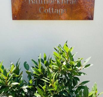 Lowburn House | Bannock Brae Vineyard Cottage