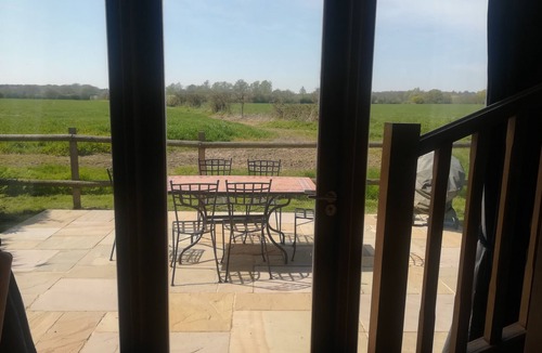 Maldon House | Barley Barn with antique superking bed, jacuzzi bath & walk in shower