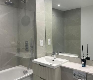 High Barnet Apartment | Barnet Luxe 2 Bedroom Penthouse