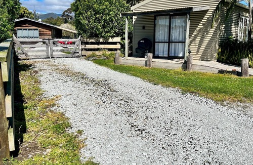 Takaka House | Bay Cottage - Takaka Holiday Unit
