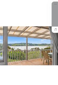 Raglan House | Bay view breeze