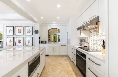 Seven Mile Beach Condo | Beach view condo with bunk beds overlooking 7Mile Beach at The Ritz-Carlton