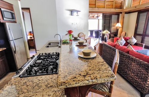 Palmetto Bay Villa | Beachfront | Beachside Private Pool | Immaculately Kept | Private Dive Resort