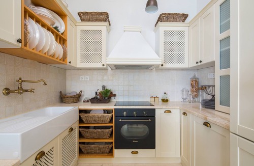 Cove Osibova (Milna) House | Beachfront Villa with Outdoor Jacuzzi near Milna in Brac Island