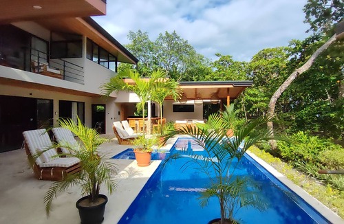 Savegre House | BEACHFRONTGEM perfect for large family gatherings, reunions, book now and save
