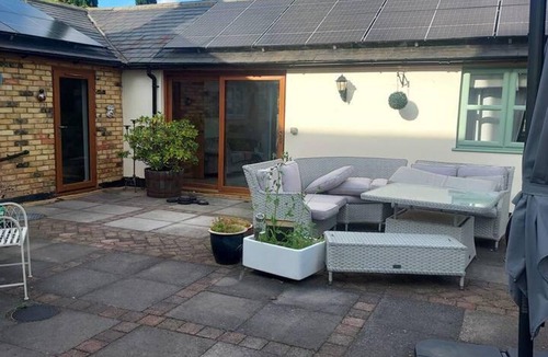 Broom Apartment | Beautiful 1-bed Apartment in Sandy