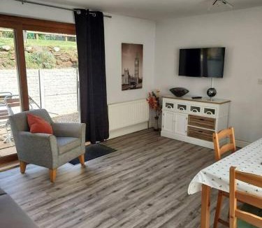 Broom Apartment | Beautiful 1-Bed Apartment in Sandy