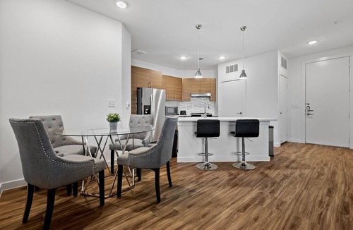 Riverside Apartment | Beautiful 2BR in Riverside 2401