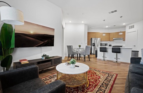 Riverside Apartment | Beautiful 2BR in Riverside 2401
