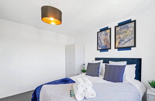 Peterborough House | Beautiful 3 Bed House in Peterborough with Parking