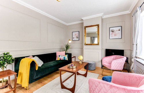 Hove House | Beautiful 4 Bed House, 3 minutes to sea, sleeps 8