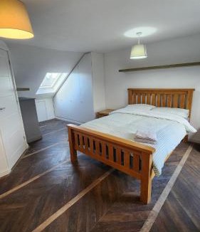 Hitchin House | Beautiful 5 bedroom house and garden