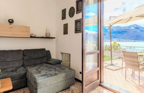 Trezzone Apartment | Beautiful apartment for 6 guests with WIFI, TV and terrace