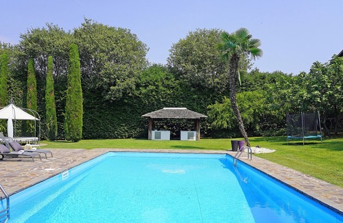 Monte Villa | Beautiful Country Estate with large garden, private pool, AC, 6 bedrooms, beside golf course