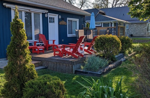Colchester Cottage | Beautiful, clean cottage, 4 min walk to the beach/playground. Many wineries!