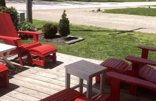 Colchester Cottage | Beautiful, clean cottage, 4 min walk to the beach/playground. Many wineries!