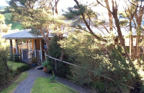 Solway Cottage | Beautiful cottage with mountain views,- unique , private, treetop seclusion.