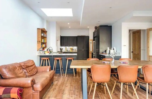 Brighton House | Beautiful double fronted Victorian House close to central Brighton