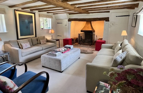 Haslemere House | Beautiful Grade II listed home with pool and tennis court in South Downs