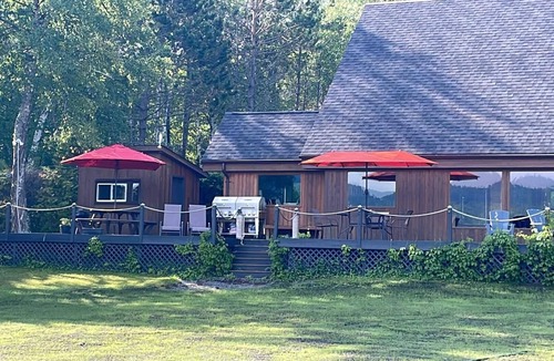 Neebing Cottage | Beautiful Lake House for Rent