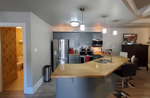 Collingwood House | Beautiful private 3 bed 4 bath condo/townhouse in Collingwood/Blue mountains.