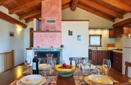 Peglio House | Beautiful private villa for 4 guests with WIFI, TV, patio and pets allowed