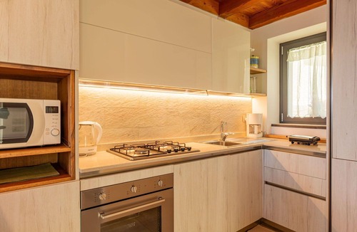 Peglio House | Beautiful private villa for 4 guests with WIFI, TV, terrace and pets allowed
