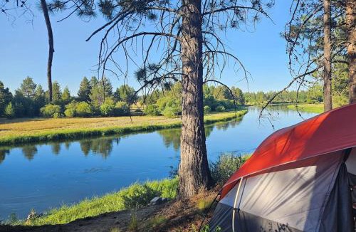 Sunriver House | Beautiful Riverfront Near Mt Bachelor with Hot Tub