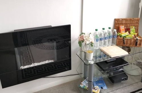 Worthing Apartment | Beautiful & Spacious 1 Bed maisonette with parking