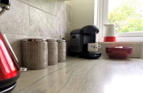 Worthing Apartment | Beautiful & Spacious 1 Bed maisonette with parking
