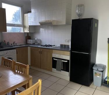 William Morris Apartment | Beautiful Studio Apartment Forest Road