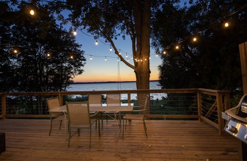 Scugog House | Beautiful Waterfront Cottage Sunset Lakeview 1hr from Toronto with NEW HOT TUB!