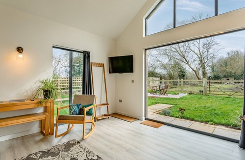 Sandy Cottage | Beautiful wood lodge set in countryside.