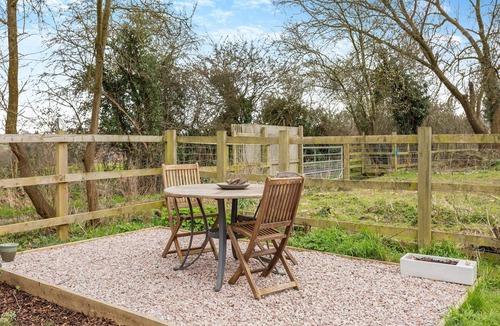Sandy Cottage | Beautiful wood lodge set in countryside.